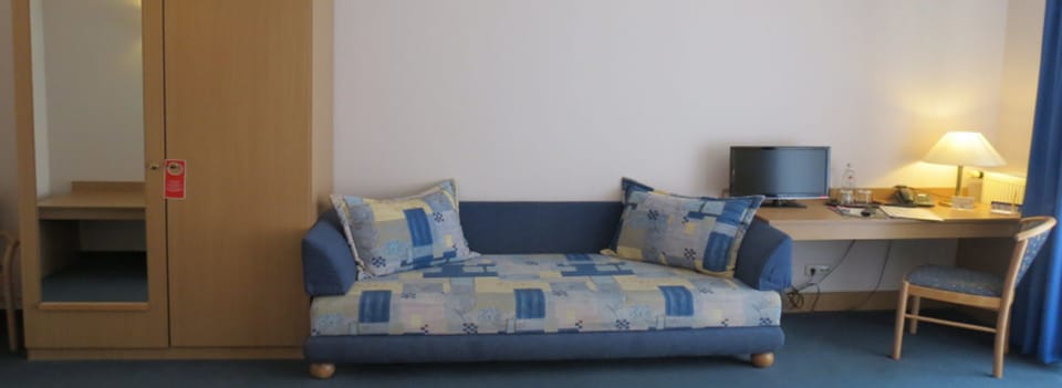 Family Room | Desk, soundproofing, travel crib, free WiFi