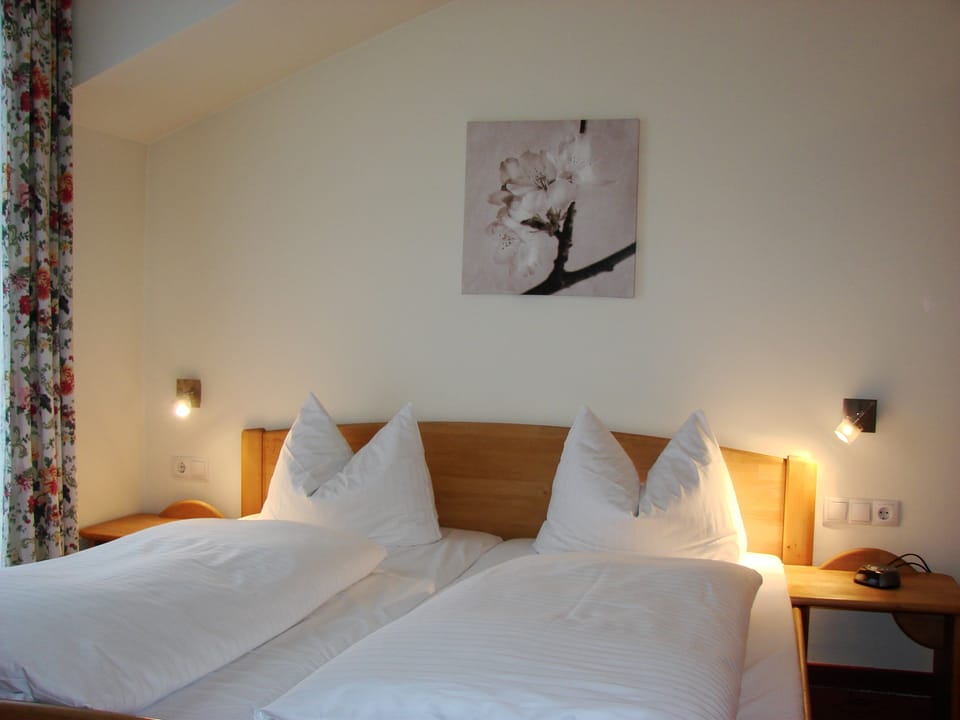 Double Room | Hypo-allergenic bedding, in-room safe, desk, soundproofing