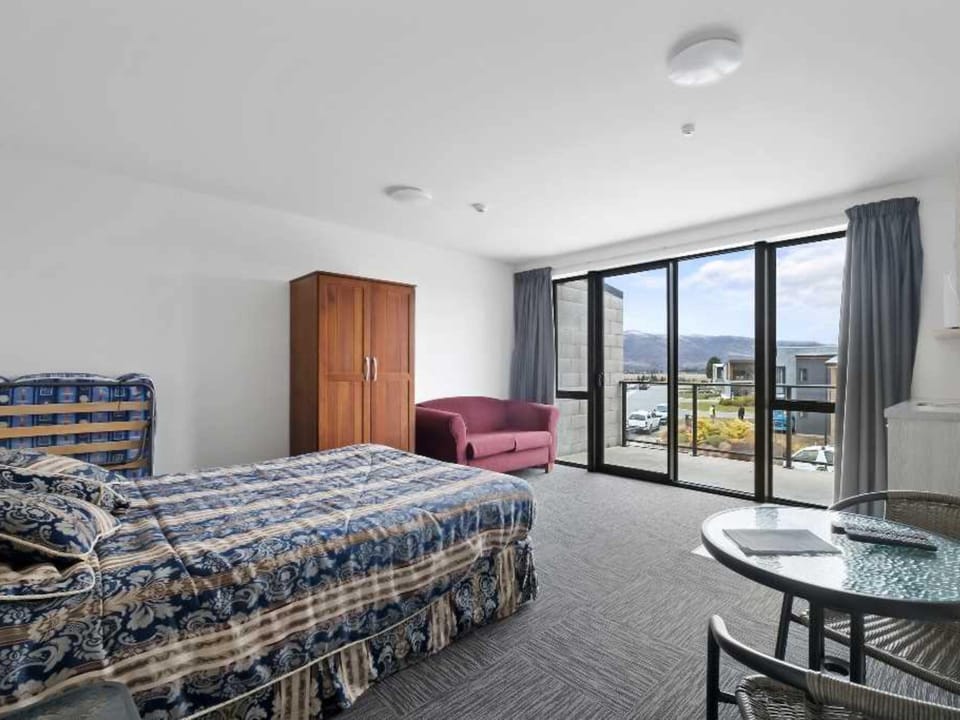 Ensuite Double | Soundproofing, iron/ironing board, free WiFi, bed sheets