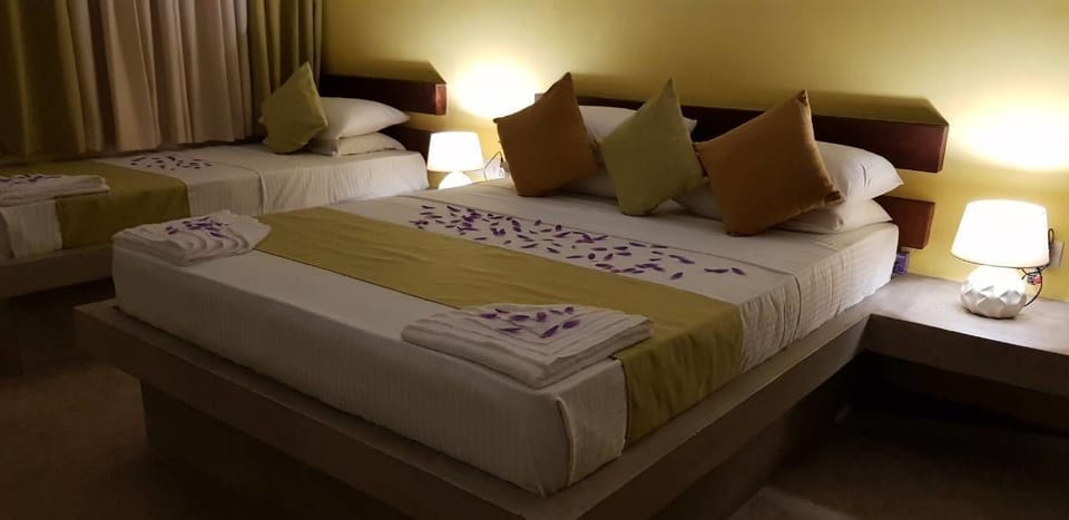 Deluxe Triple Room | Iron/ironing board, free WiFi, bed sheets