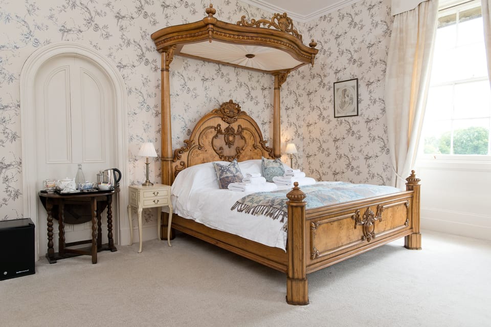 Hay Bluff Bedroom | Desk, free WiFi, bed sheets