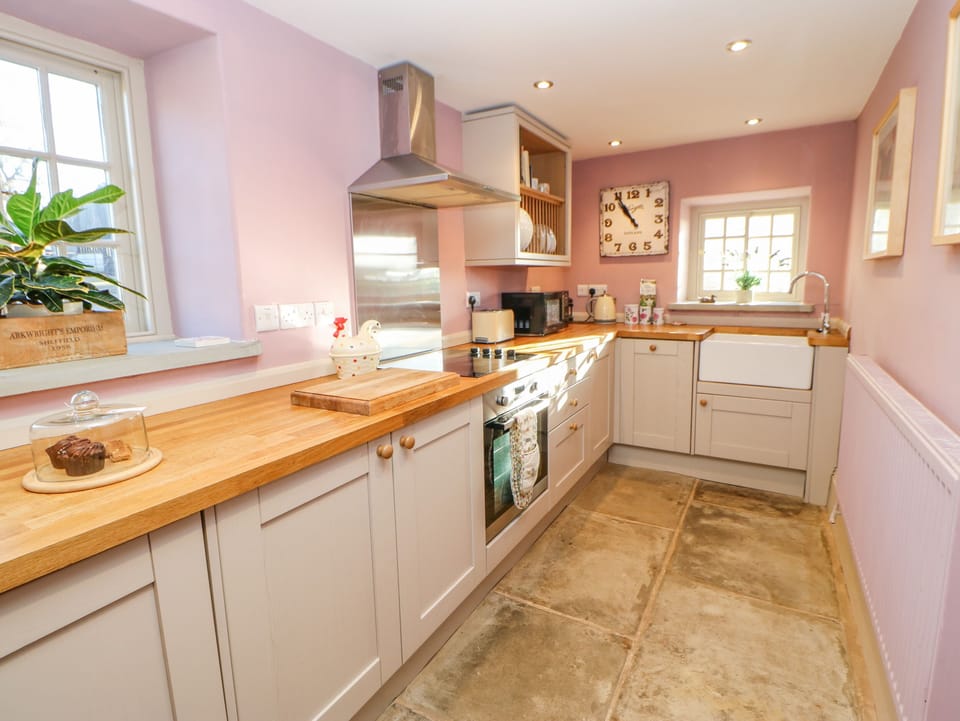 Cottage | Private kitchen | Fridge, microwave, stovetop, dishwasher