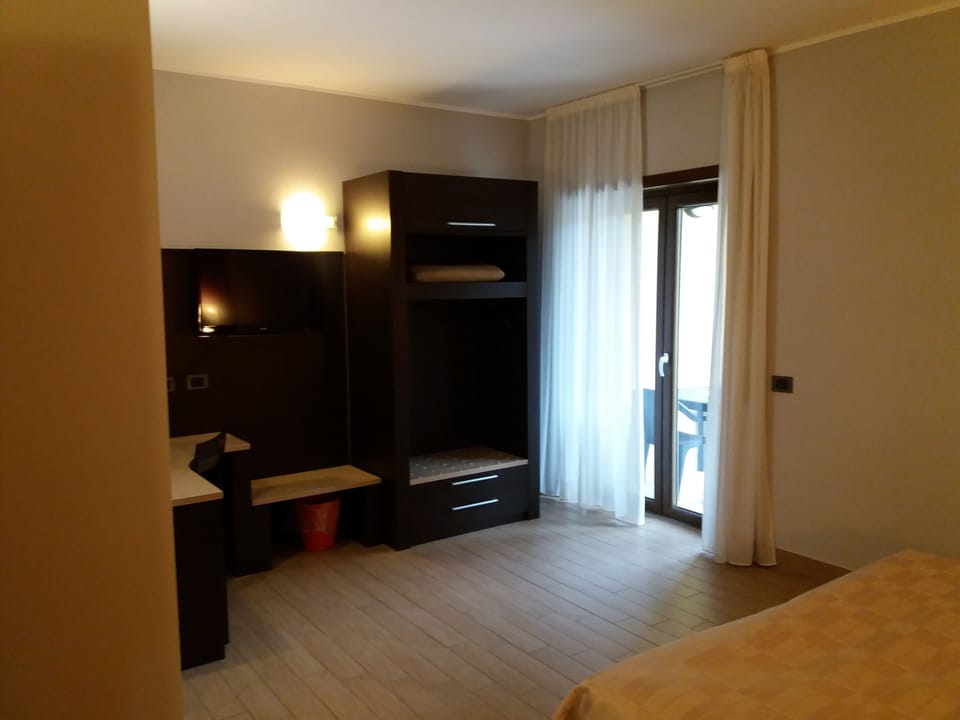 Comfort Double or Twin Room | Free minibar items, desk, laptop workspace, soundproofing