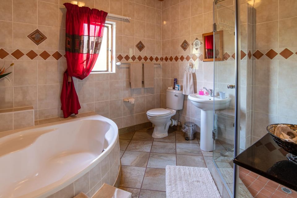 Standard Double Room (C) | Bathroom | Deep soaking tub, free toiletries, hair dryer, towels