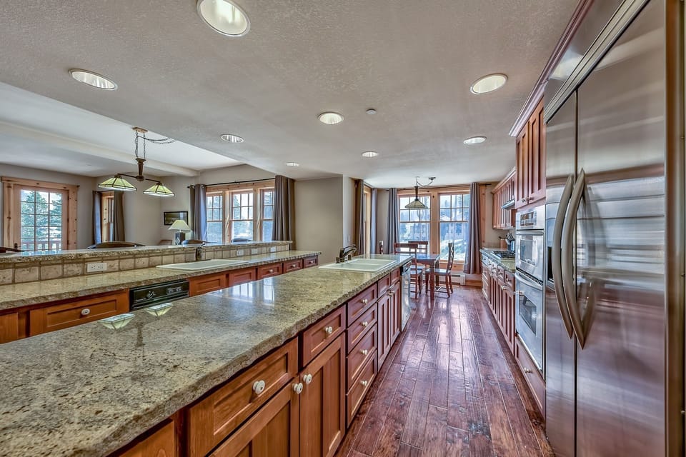 Townhome, 3 Bedrooms | Private kitchen | Fridge, microwave, oven, dishwasher