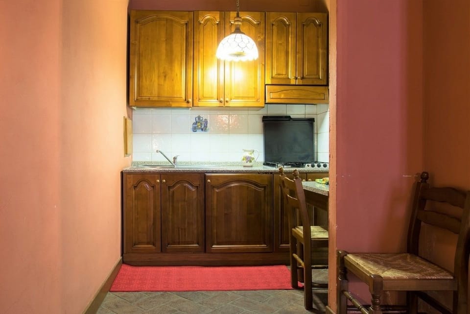 Full-size fridge, oven, stovetop, cookware/dishes/utensils