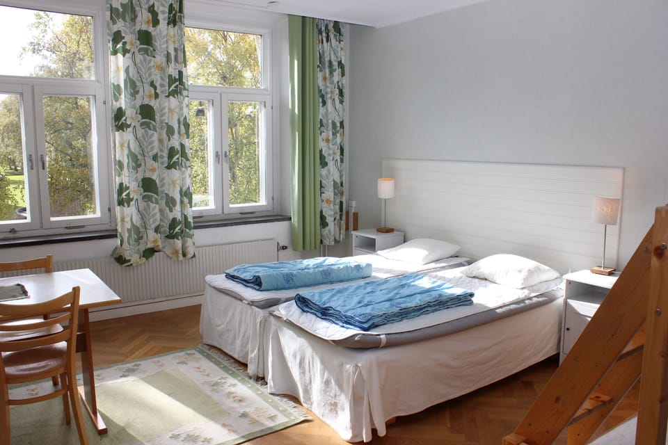 Family Room (Shared bathroom) | Desk, blackout drapes, iron/ironing board (on request), WiFi (free)