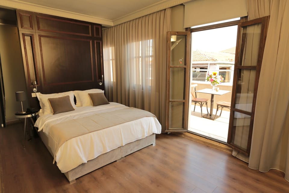 Junior Suite, Non Smoking, Balcony | In-room safe, desk, blackout drapes, iron/ironing board