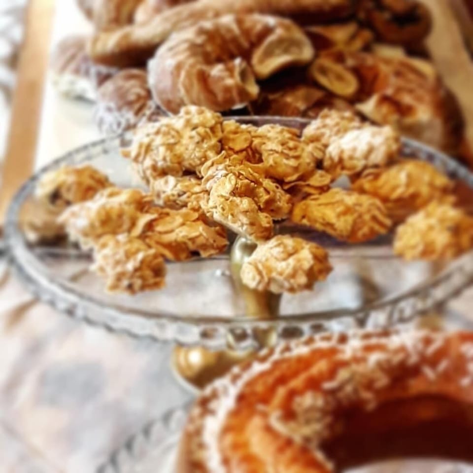 Daily buffet breakfast for a fee