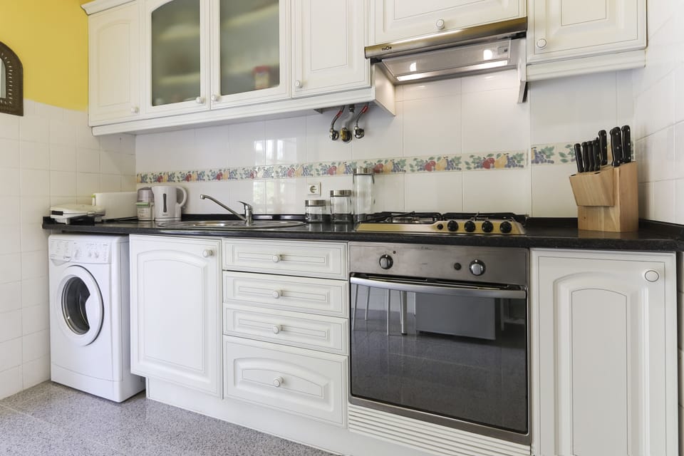 Apartment, 1 Bedroom, Terrace | Private kitchen | Full-size fridge, microwave, oven, stovetop