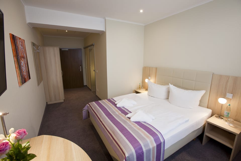 Double Room, 1 Queen Bed, Non Smoking | Minibar, desk, laptop workspace, blackout drapes