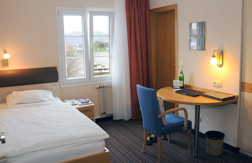 Single Room | Desk, blackout drapes, free WiFi, bed sheets