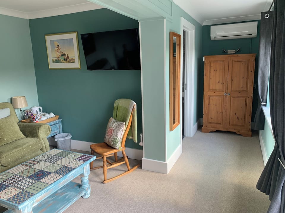 Exclusive Double Room | Iron/ironing board, free WiFi, bed sheets