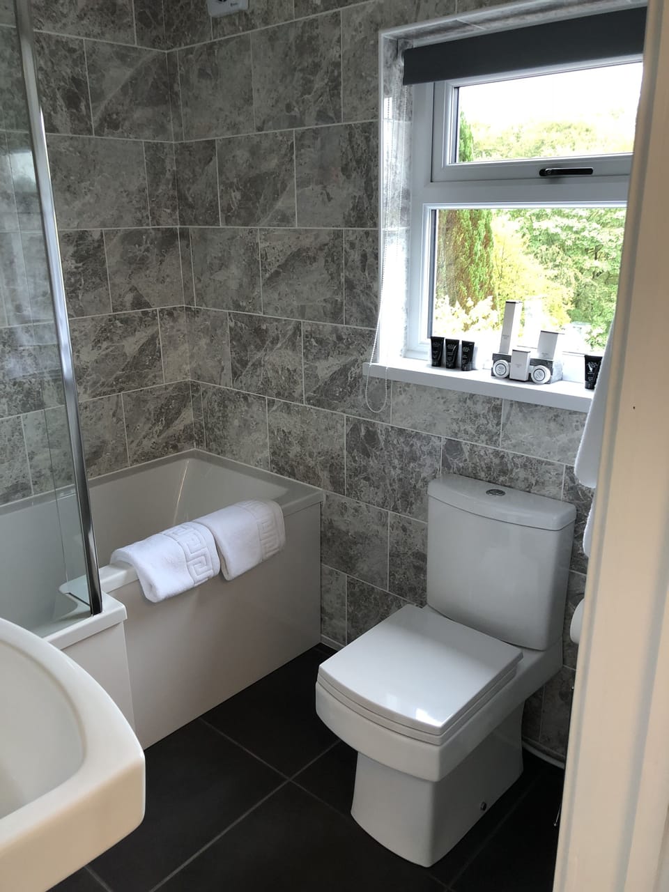 Superior Double or Twin Room (Room 1) | Bathroom | Free toiletries, hair dryer, towels