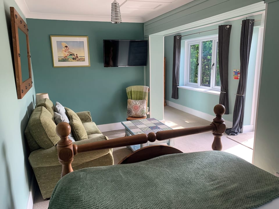 Exclusive Double Room | Iron/ironing board, free WiFi, bed sheets