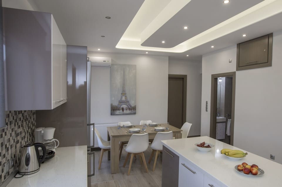 Apartment | Private kitchen | Full-size fridge, oven, stovetop, dishwasher
