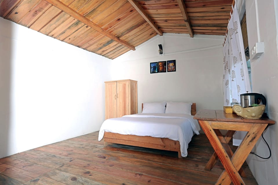 Double Room, 1 Bedroom, Patio, Mountain View | Iron/ironing board, rollaway beds, bed sheets