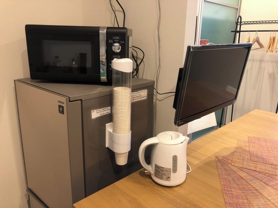 Room 201 for max 6 Guests with Kitchenette, Private Bathroom | Blackout drapes, soundproofing, iron/ironing board, free WiFi