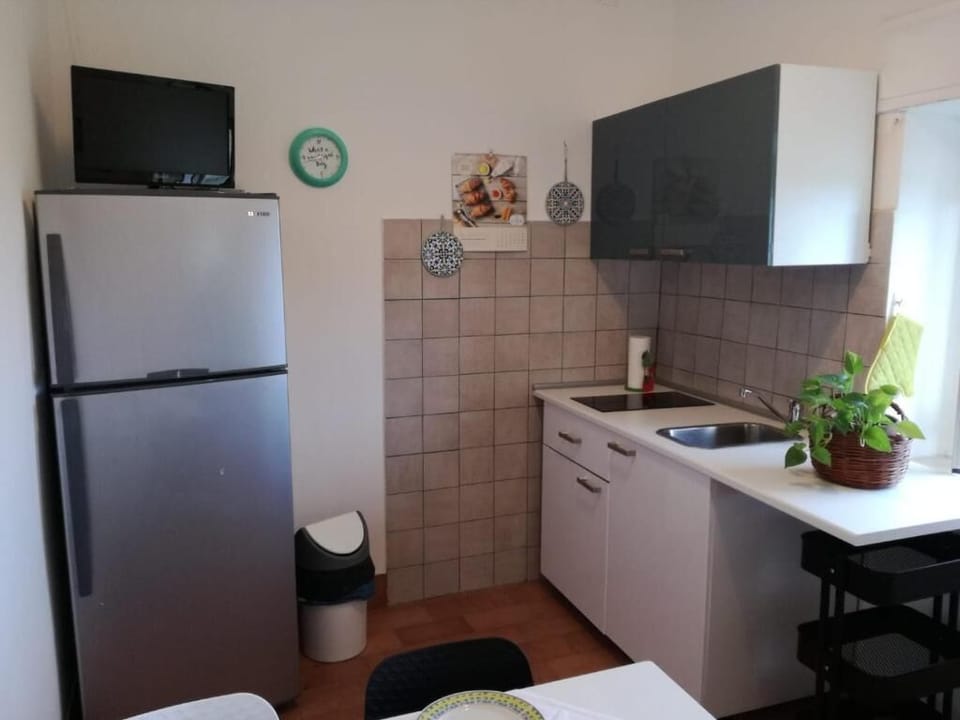 House, 1 Bedroom | Private kitchen | Fridge, stovetop, cookware/dishes/utensils