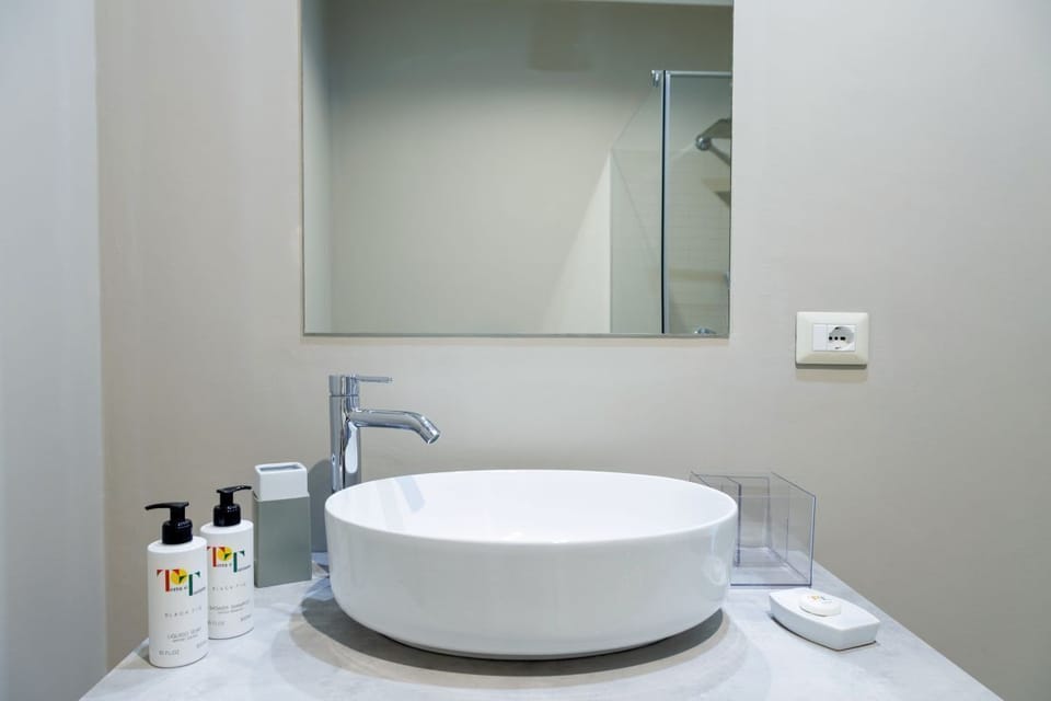 Triple Room, Private Bathroom | Bathroom | Shower, rainfall showerhead, free toiletries, hair dryer