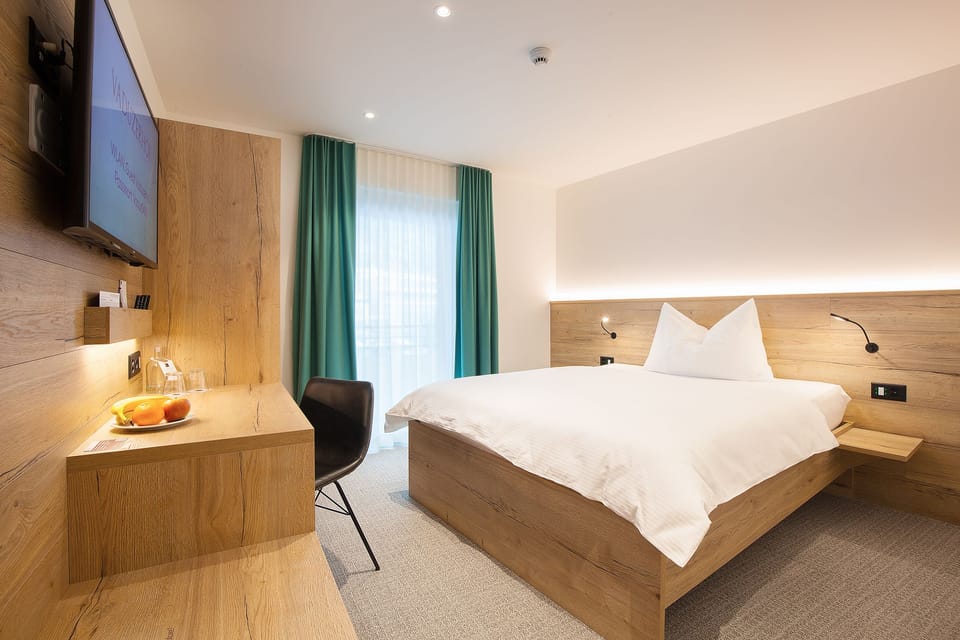 Comfort Double Room | In-room safe, desk, blackout drapes, soundproofing