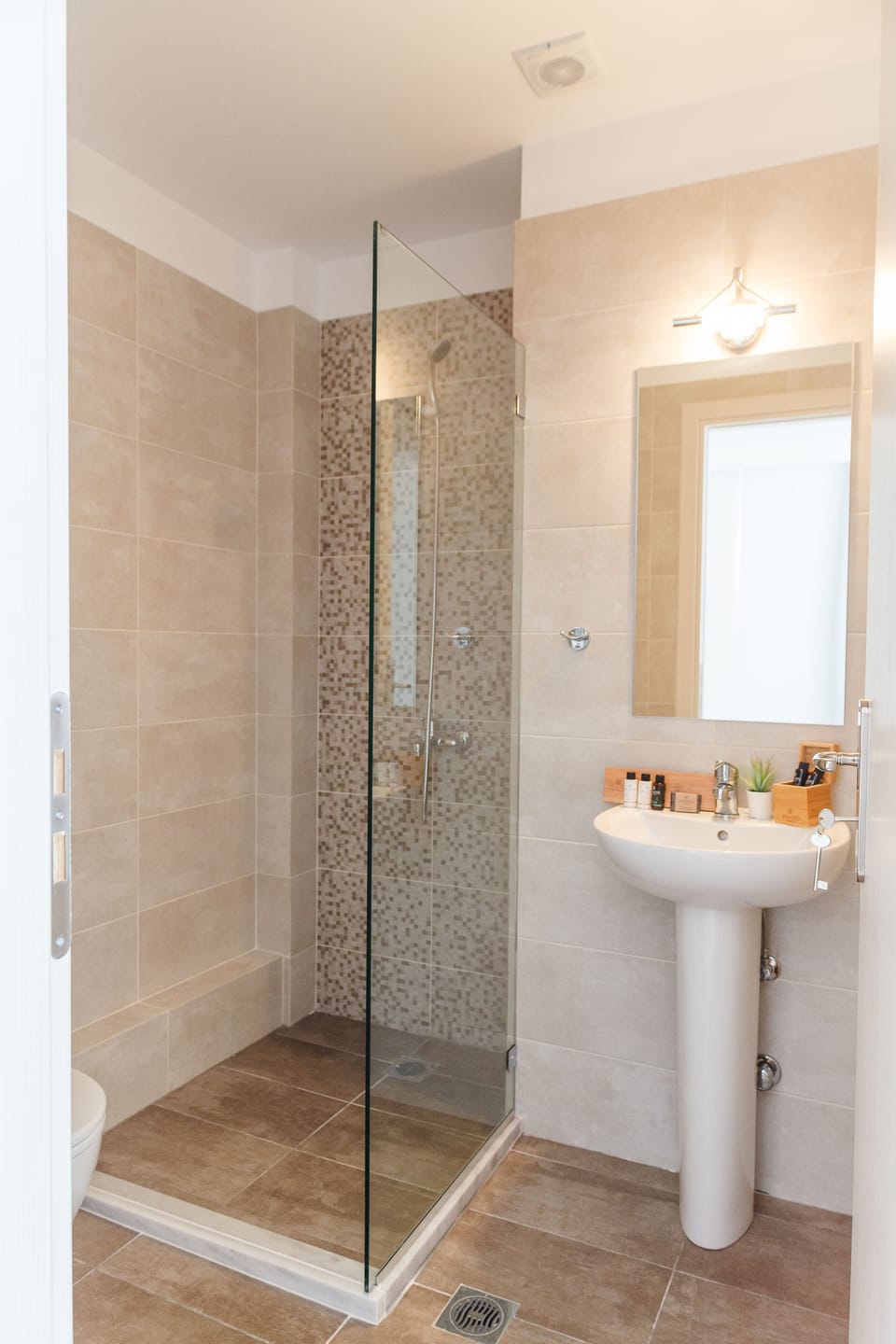 Senior Studio Suite, 1 Bedroom, Non Smoking | Bathroom | Free toiletries, hair dryer, soap, shampoo