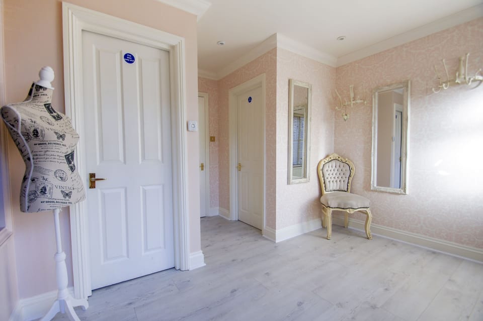 House | 4 bedrooms, iron/ironing board, WiFi (free), individually decorated