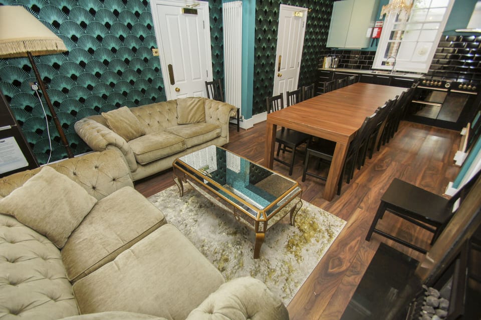 House | Living room | Flat-screen TV