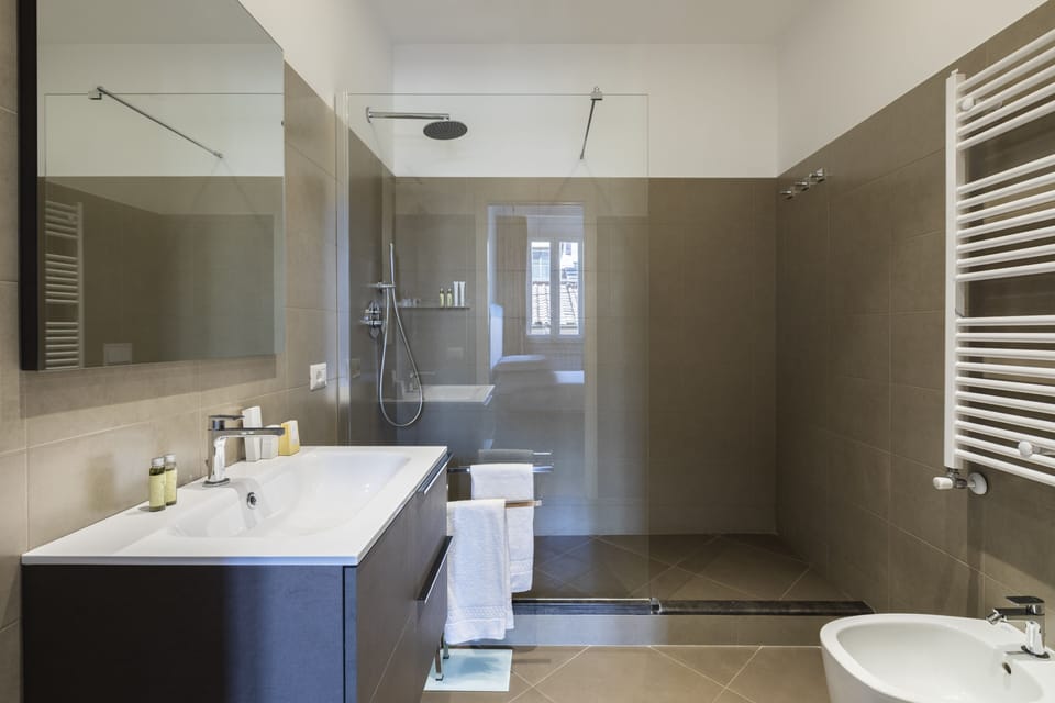 Shower, towels