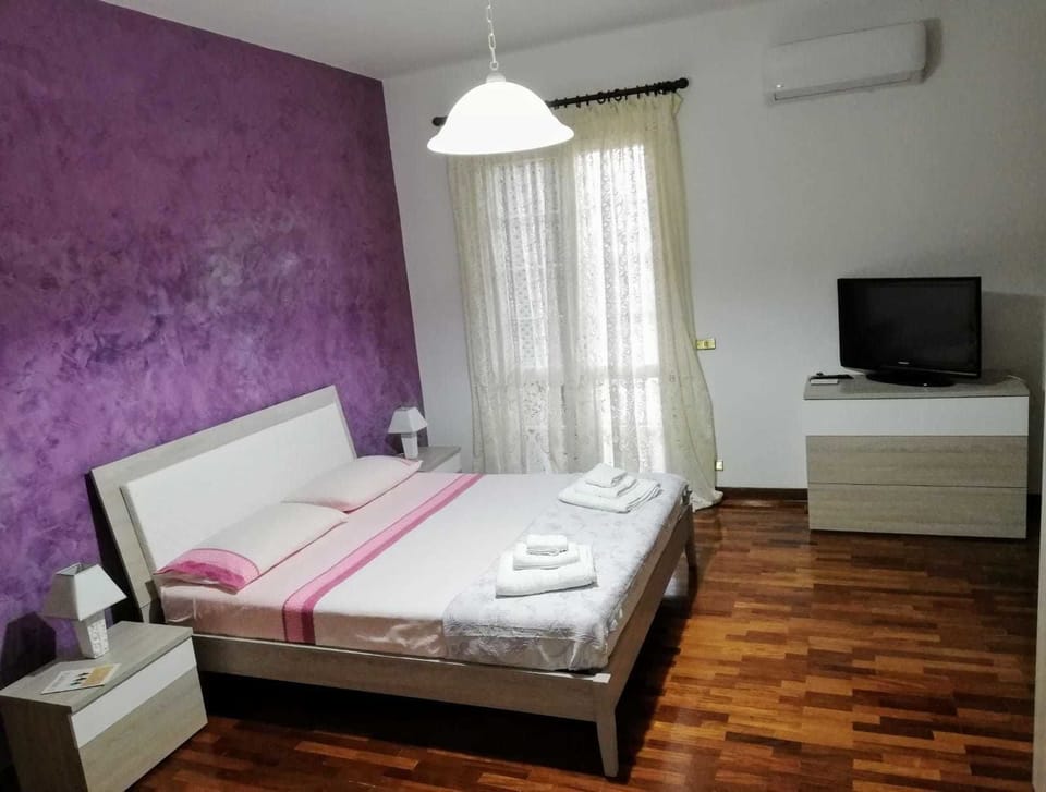 Double Room | In-room safe, individually decorated, individually furnished