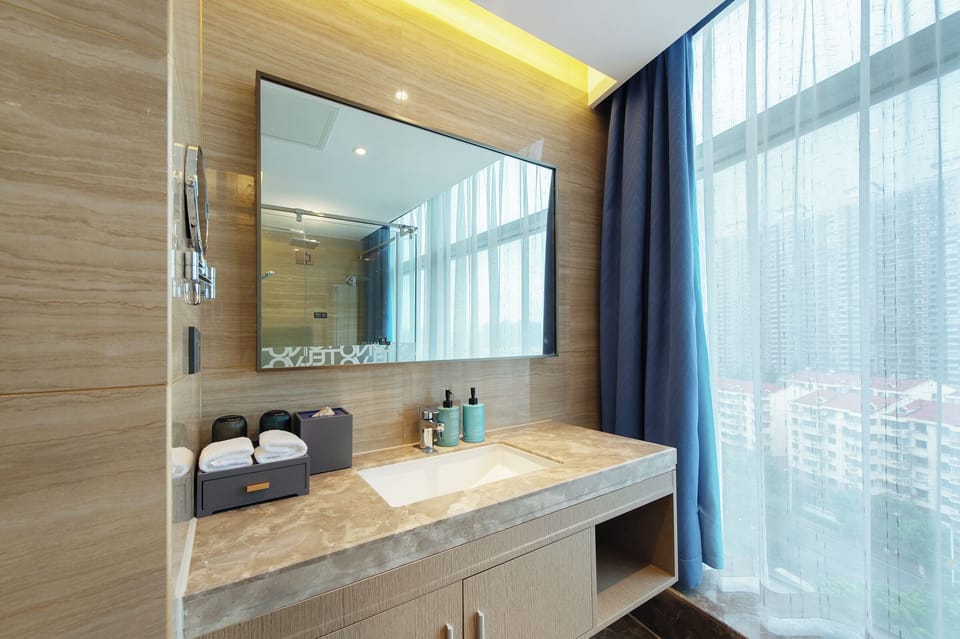 Bathtub, free toiletries, hair dryer, slippers