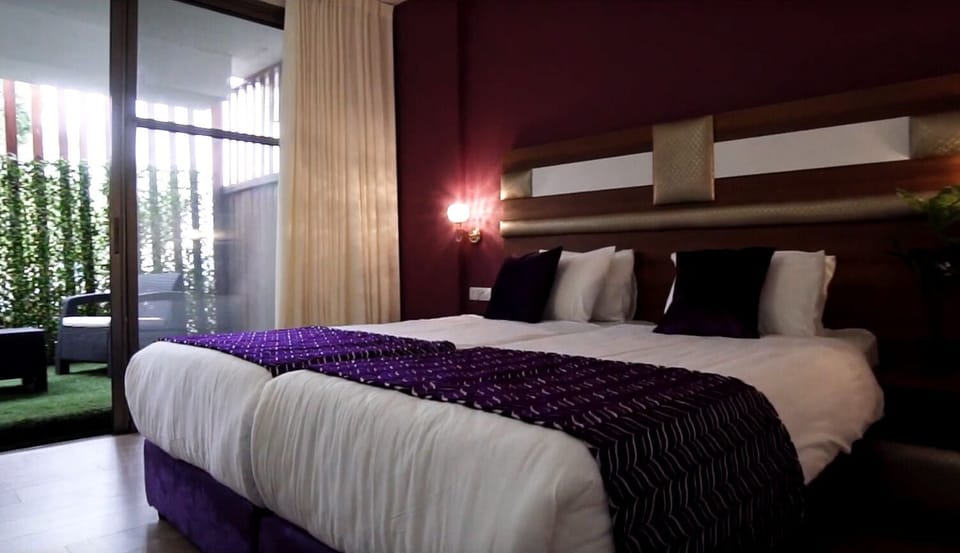 Deluxe Double or Twin Room, Patio | Minibar, in-room safe, desk, laptop workspace