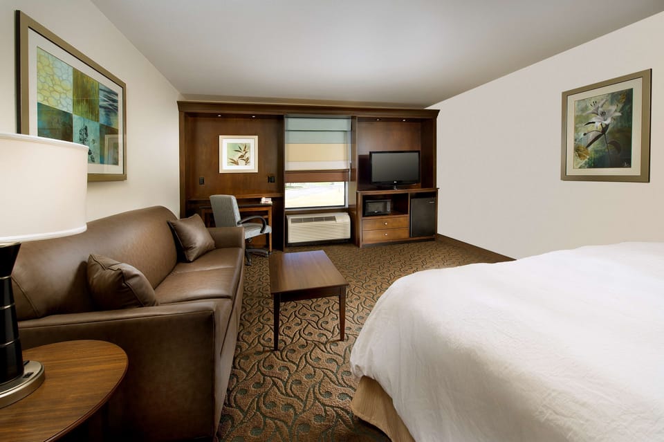 King Bed | In-room safe, blackout drapes, WiFi (free), bed sheets