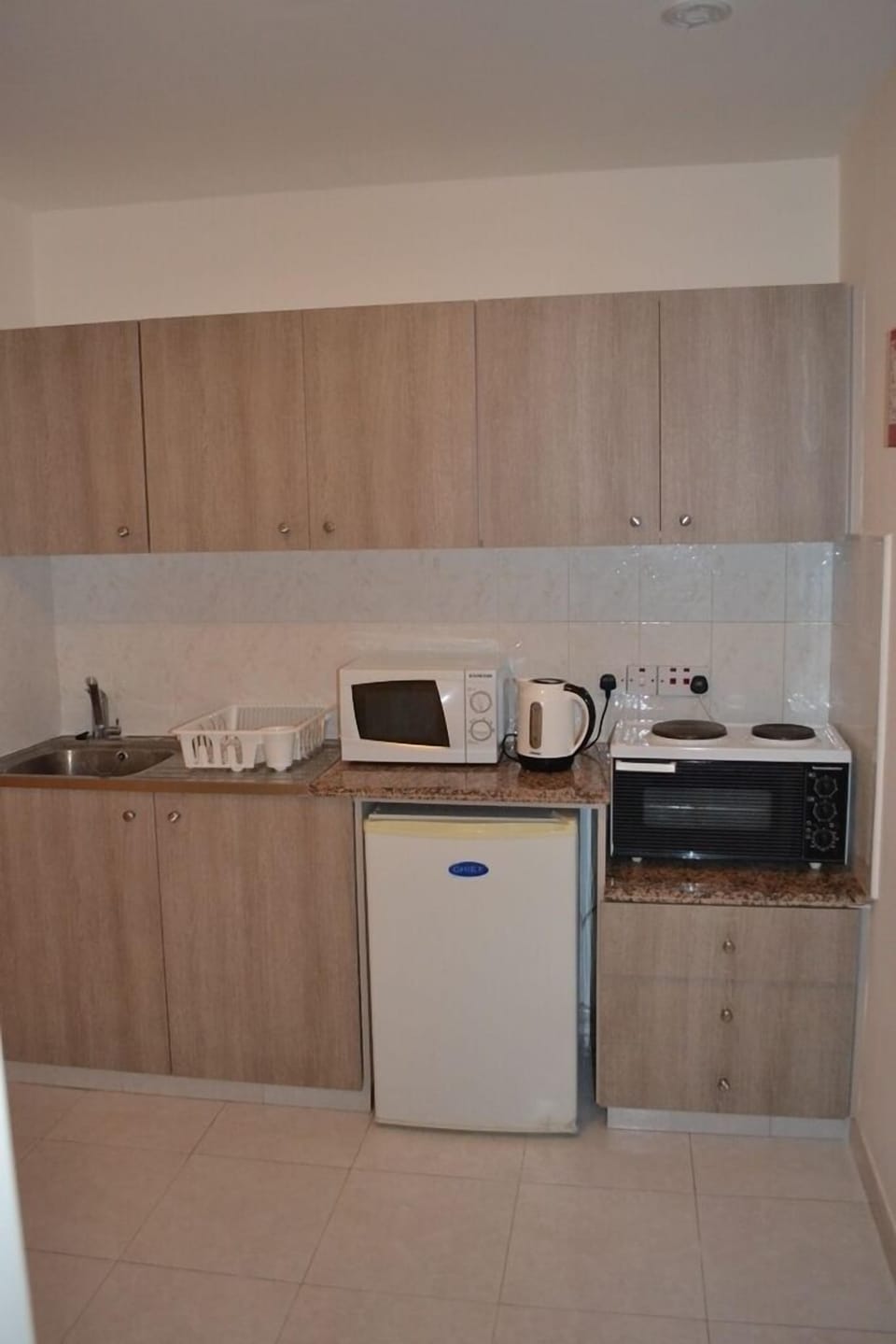Full-size fridge, stovetop, coffee/tea maker, electric kettle