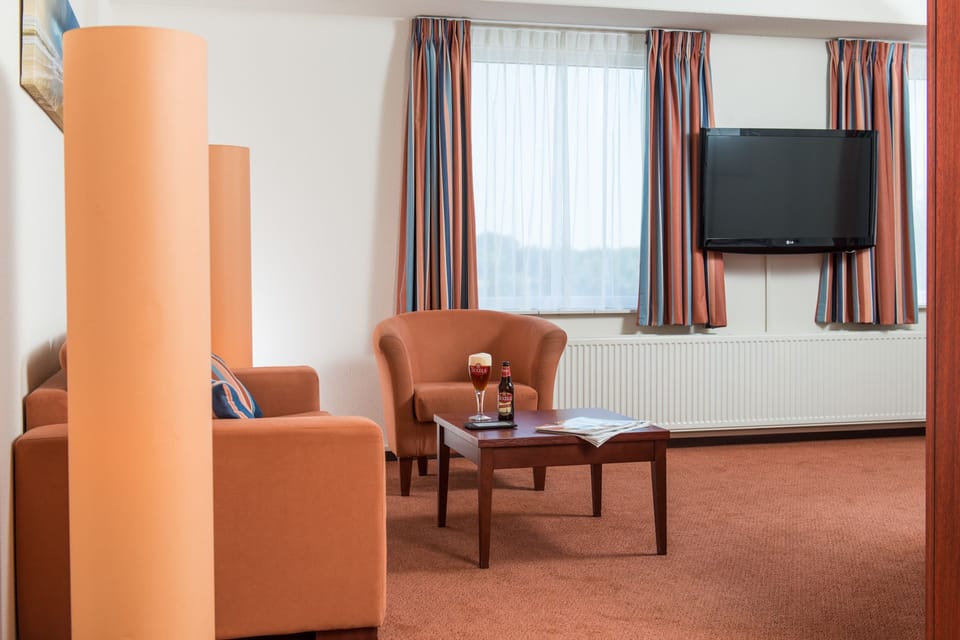 Deluxe Double Room | Living area | 43-inch LCD TV with cable channels, TV