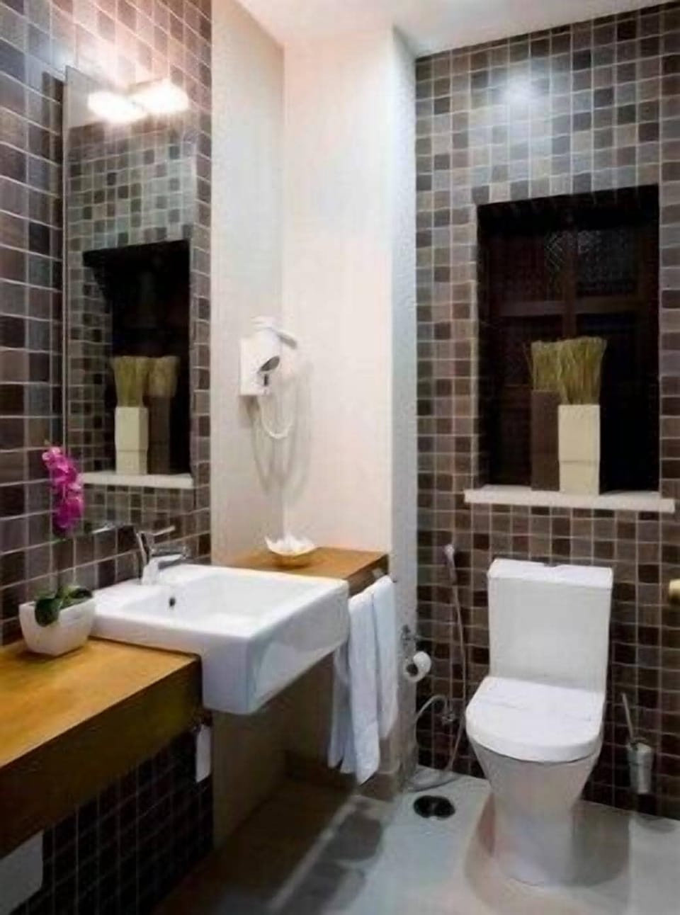 Standard Double Room | Bathroom | Slippers, bidet, towels