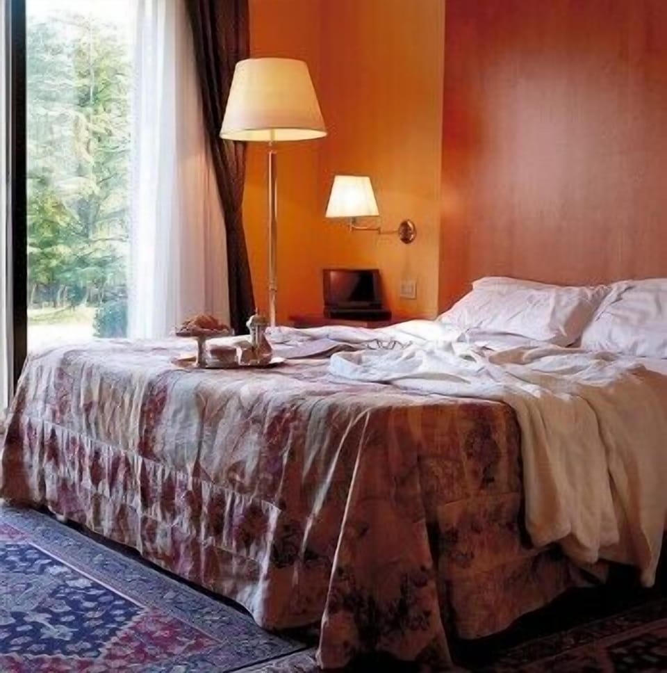 Minibar, in-room safe, desk, soundproofing