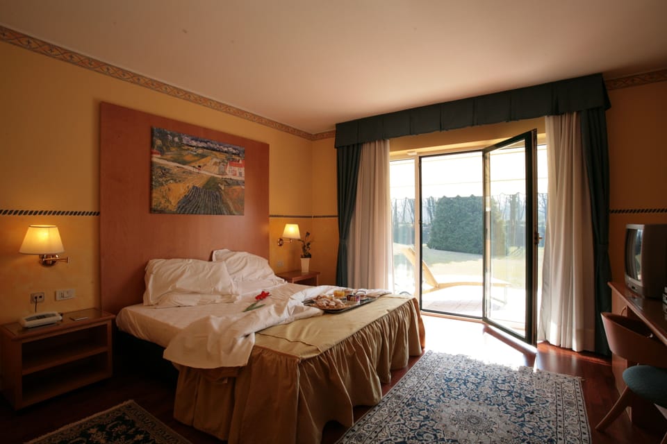 Minibar, in-room safe, desk, soundproofing