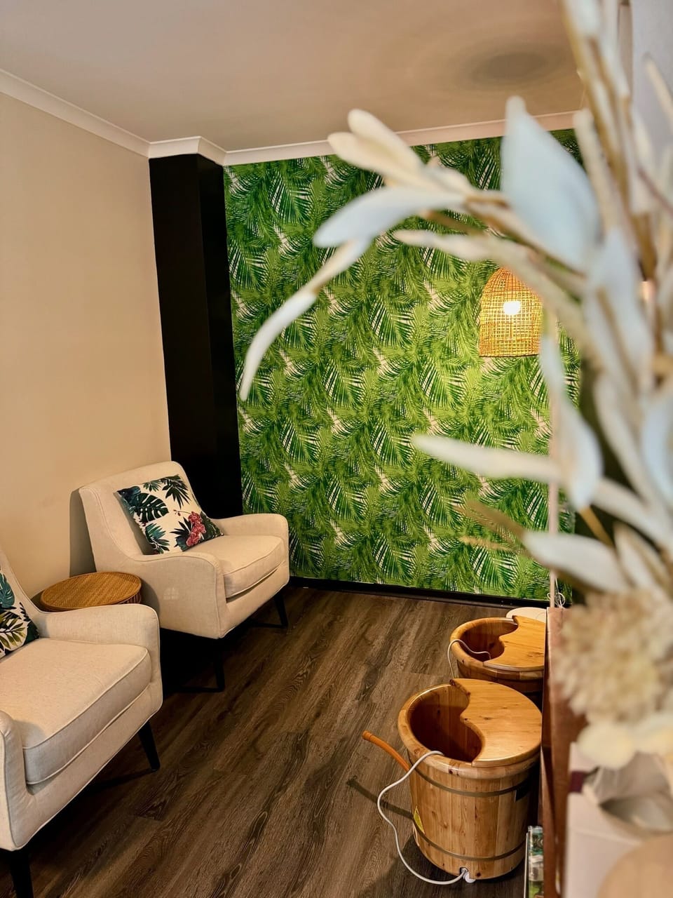 Couples treatment rooms, body treatments, aromatherapy