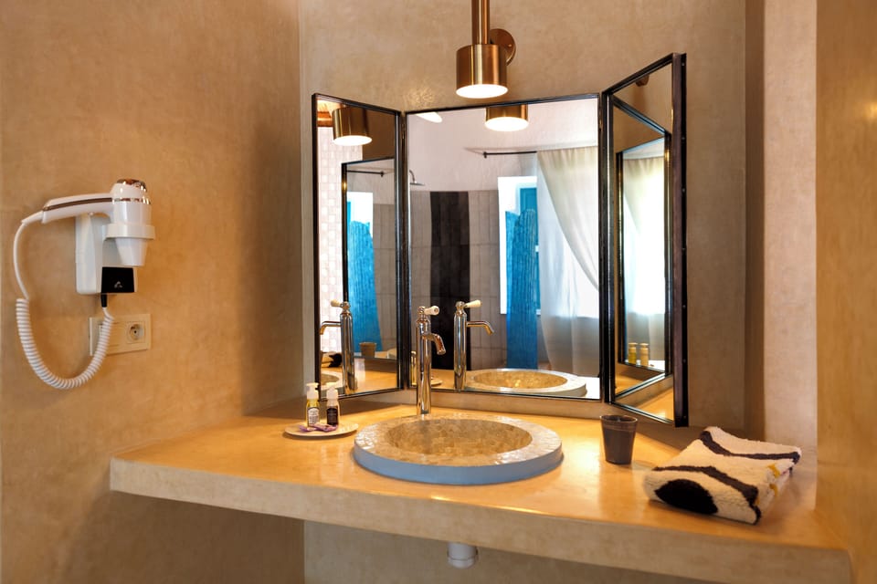 Superior Suite, 1 King Bed, Non Smoking, Ocean View | Bathroom | Shower, rainfall showerhead, free toiletries, towels