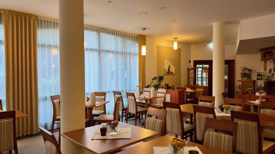 Daily buffet breakfast for a fee