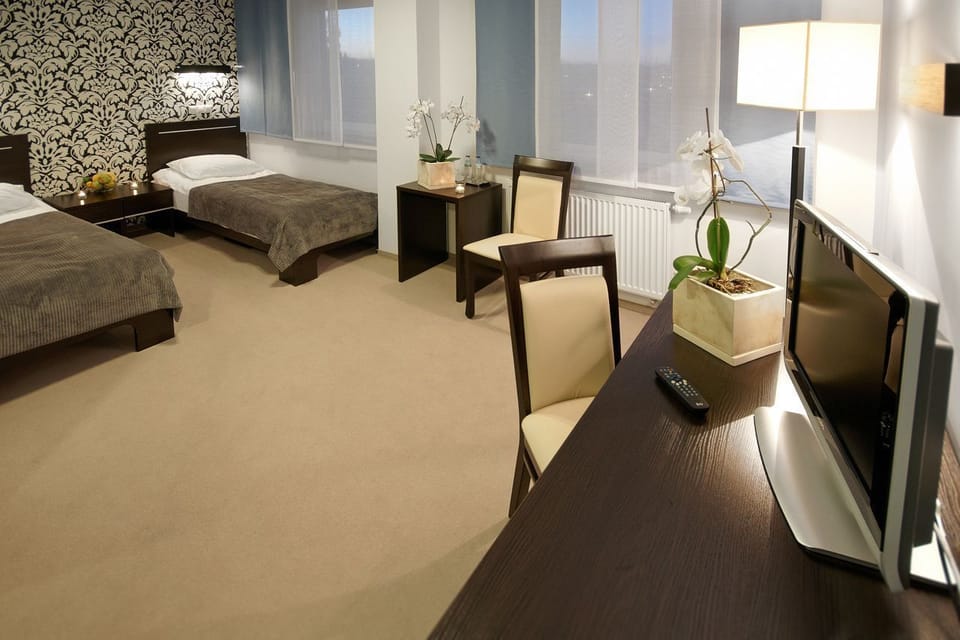 Double Room | Pillowtop beds, in-room safe, desk, iron/ironing board