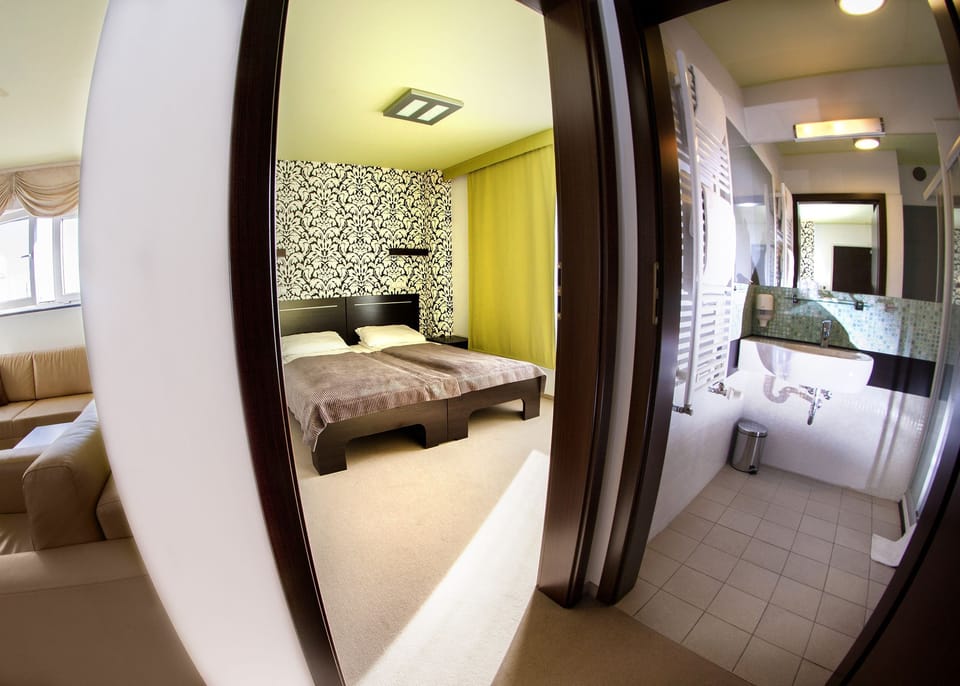 Suite | Pillowtop beds, in-room safe, desk, iron/ironing board