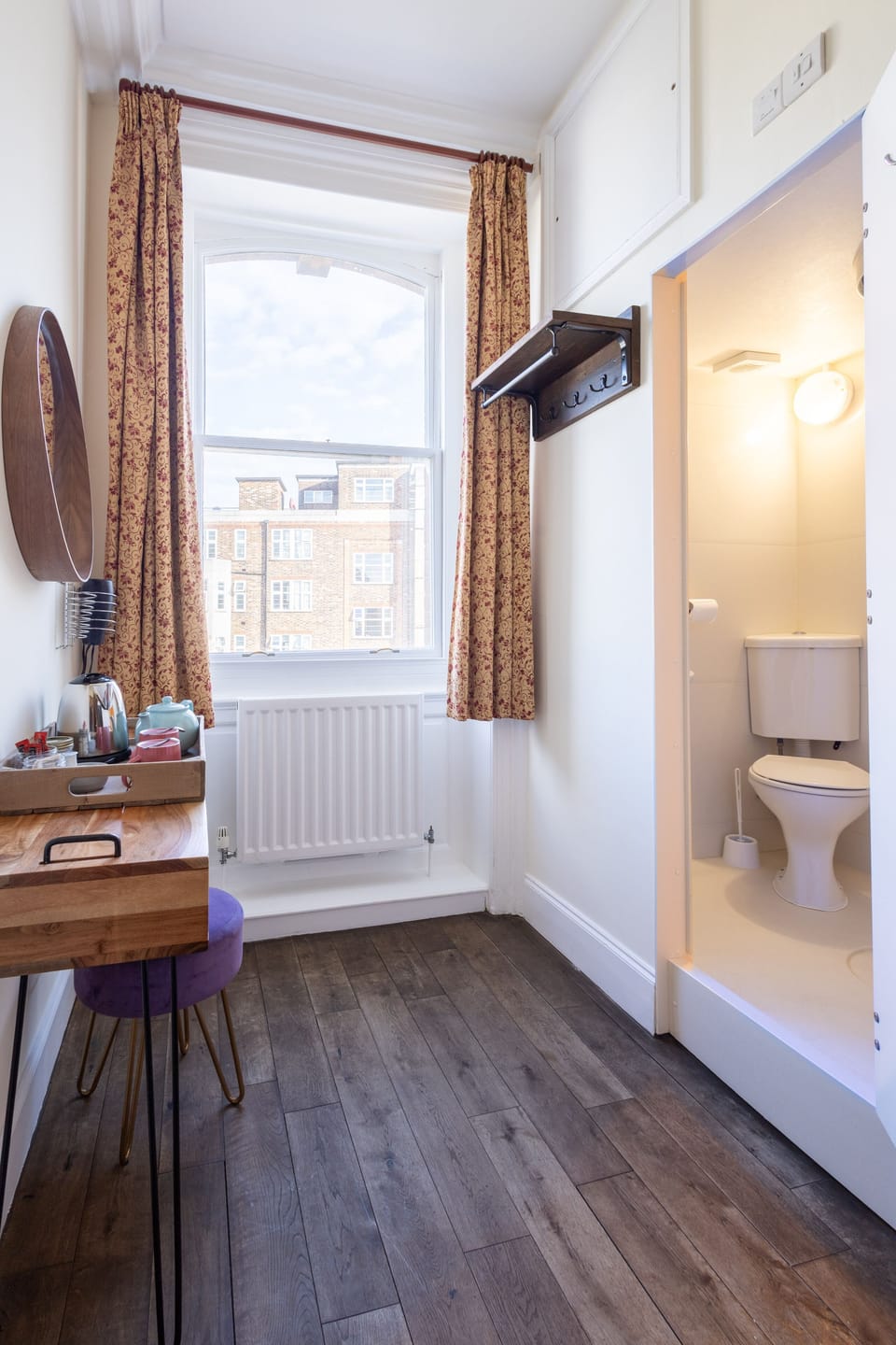 Twin ensuite | In-room safe, individually decorated, individually furnished, free WiFi