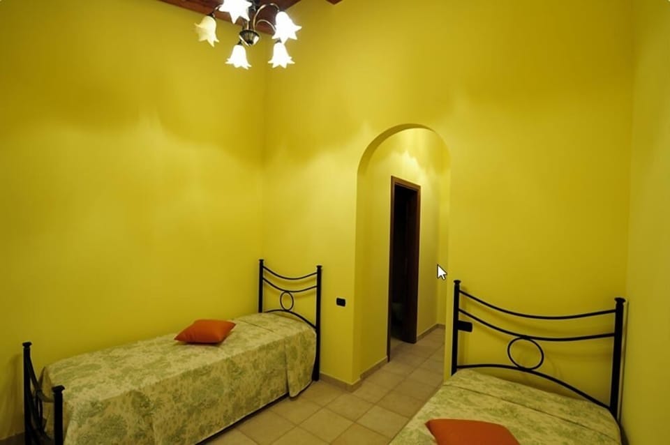 Twin Room | Desk, rollaway beds, free WiFi, bed sheets