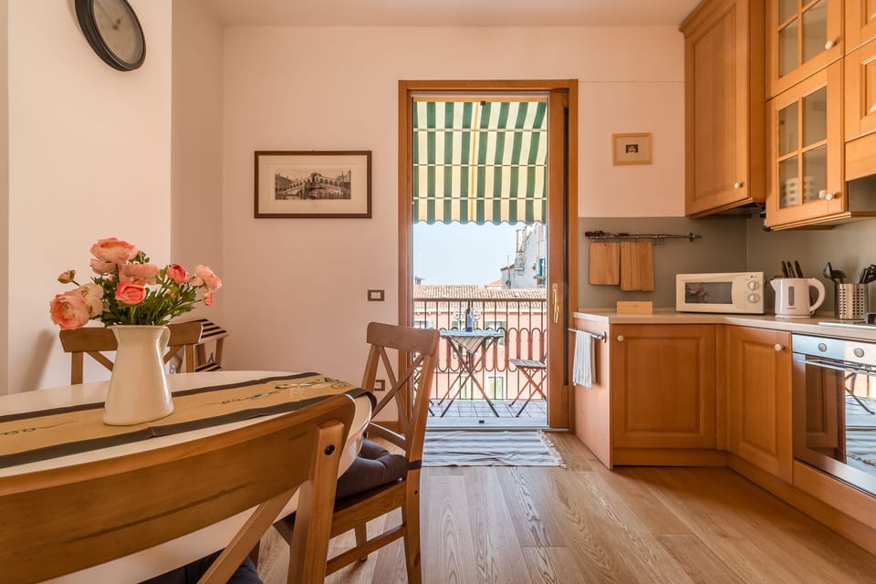 Apartment, 1 Bedroom | In-room dining