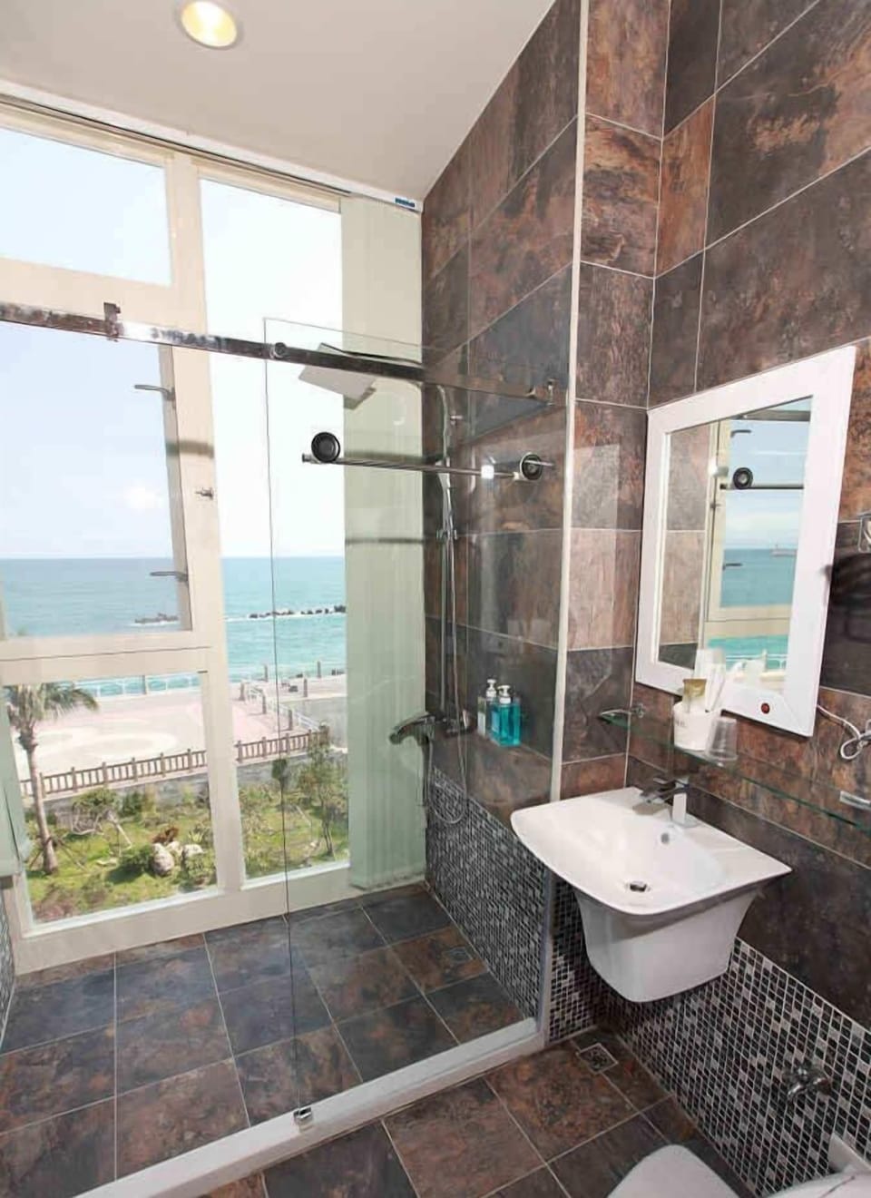 Deluxe Double Room, 2 Double Beds, Non Smoking, Ocean View | Bathroom | Shower, rainfall showerhead, eco-friendly toiletries, hair dryer