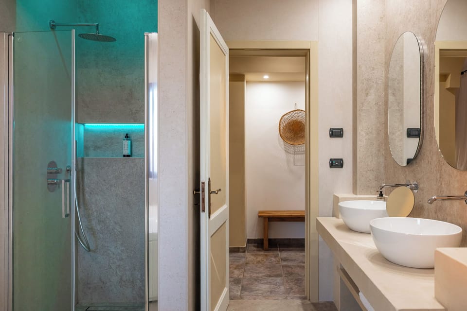Suite Superior | Bathroom | Free toiletries, hair dryer, bidet, towels