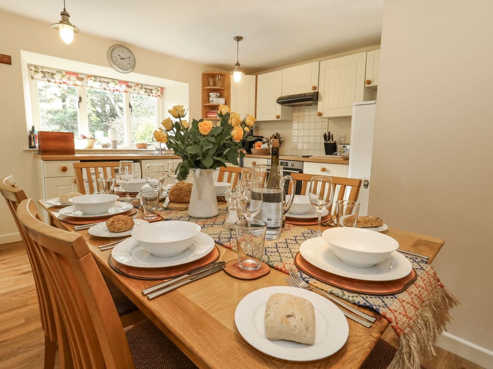 Cottage | Dining