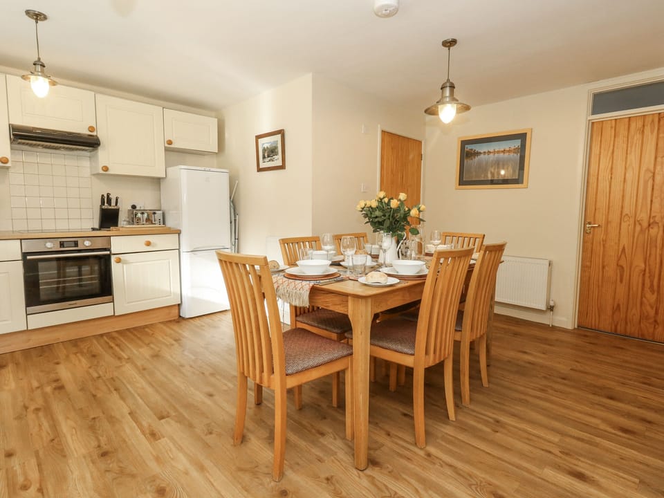 Cottage | Private kitchen | Fridge, microwave, stovetop, dishwasher